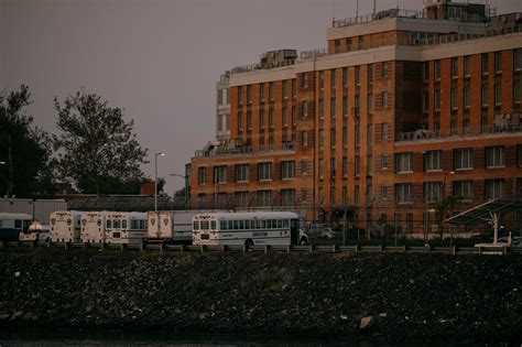 Outside Official Will Take Over Deadly Rikers Island Jail, Judge Orders ...