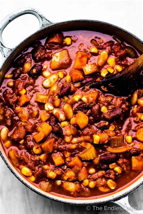 Vegetarian Chili Recipe (easy to make with lots of veggies)