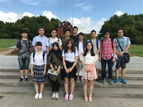 我校留学生在“第六届上海高校外国留学生龙舟赛”上蝉联冠军