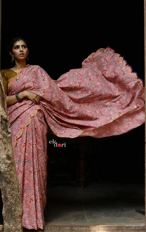 Baahar Scalloped Cotton Saree : Pink And Red Floral Cotton Saree – Ek Dori