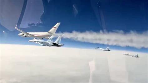 俄元首出访阿联酋，普京派兵护送自己离国，苏-35S战斗机全程护航_腾讯新闻