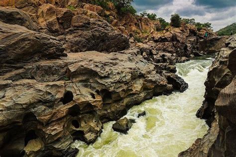 DRP NB 22 Nov 2021: Dangerous competitive populism in Karnataka in the ...