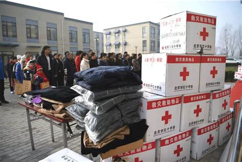 北京市红十字会备灾救灾服务中心：1.2万余件衣物“暖”助流浪乞讨人员__凤凰网