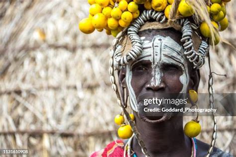 Primitive Woman 的图像结果