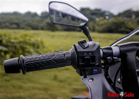 Bajaj Pulsar RS 200 Motorcycle Picture Gallery - Bikes4Sale