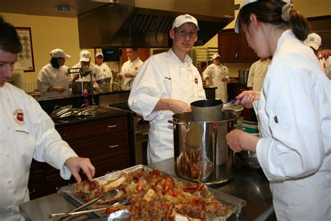 Cooks Kitchen 的图像结果