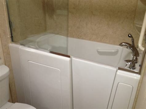 Walk-In Soaking Tub 的图像结果