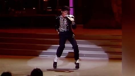 Michael Jackson Performing 'Billie Jean' For the First Time Live on TV ...