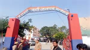 अलीगढ़ में युवक की चाकुओं से गोदकर हत्या, पुलिस की गिरफ्त में 8 आरोपी ...