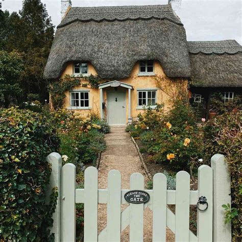 English Cottage Décor and Design Ideas