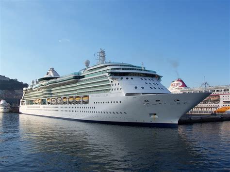 Navi e Armatori - Approdi di Passione