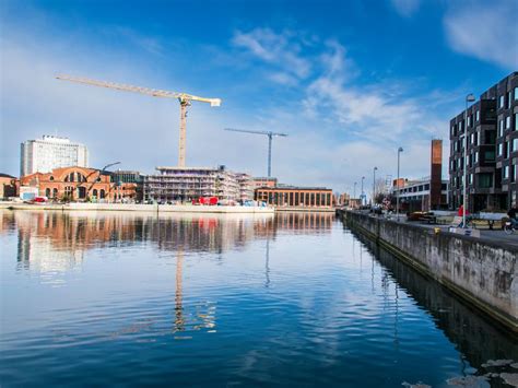 Download wallpaper 800x600 construction crane, buildings, river ...