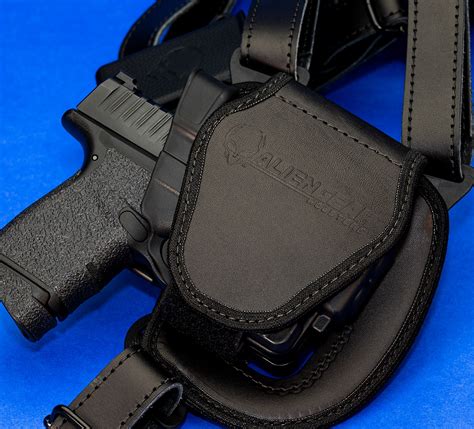 Alien Gear Cloak Shoulder Holster Review 的图像结果