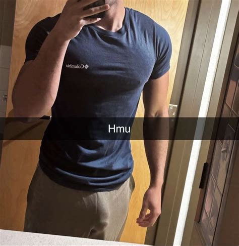 @bulgesmusclesdaddies on Tumblr