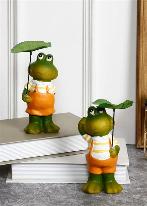 Get Polyraisin Lotus Leaf Frogshowpiece Set at ₹ 1799 | LBB Shop