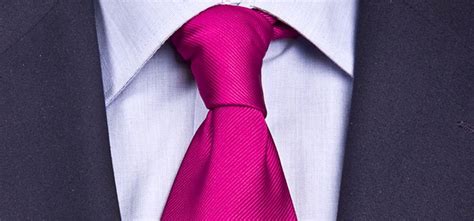 Tieless suit, a fashion accident?