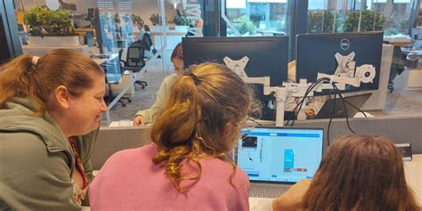 Girl's day at TOPIC | TOPIC Embedded Systems