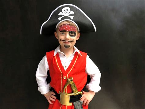 Paso a paso maquillaje de pirata para niños | BabyCenter