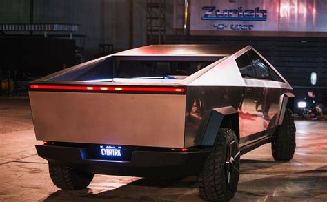 Full red brake light bar on production Cybertruck confirmed by Elon ...