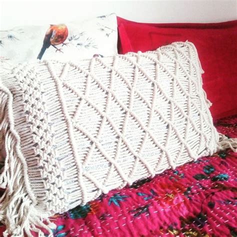 12-Inch Macrame Pillow Tutorial 的图像结果