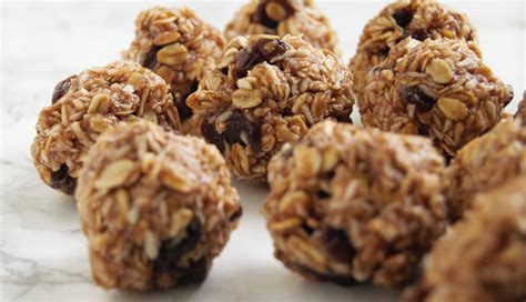 Recipe- Simple and Quick Oatmeal Energy Balls - lifeberrys.com