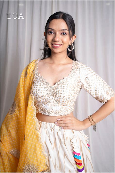 Aari Blouse – The Outfit Artisan