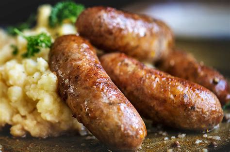 How To Make Irish Bangers and Mash - How To Make Recipes