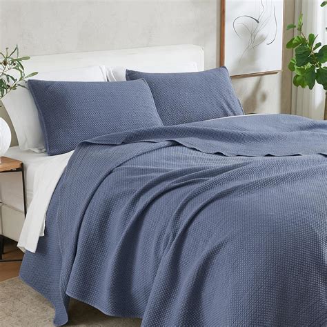 Amazon.com: Queen Size Blue Quilt Set. Stonewashed, Ultra-Soft ...