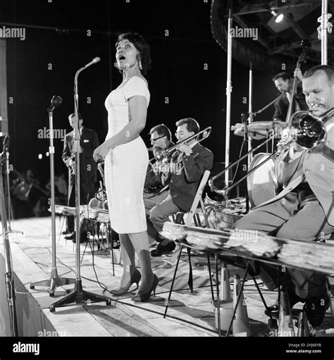 Beaulieu Jazz Festival. Pictured, singer Cleo Laine. August 1959 Stock ...