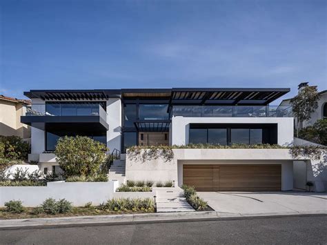 This Laguna Beach house offers a modern sanctuary with casual-luxe ...