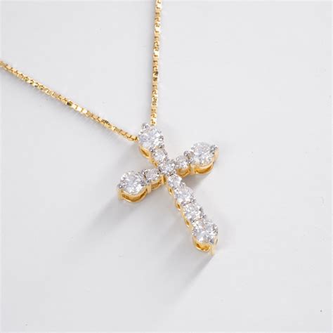 Diamond Cross Pendant – True Diamond IN