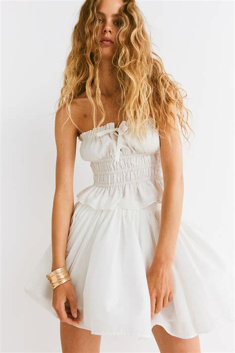 Smocked bandeau top - White - Ladies | H&M IN