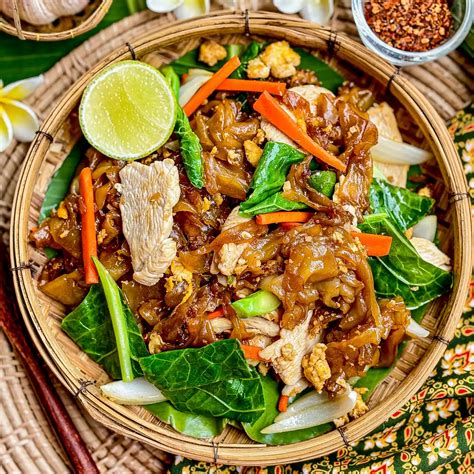 Chicken Pad See Ew (Thai Stir Fried Noodles)