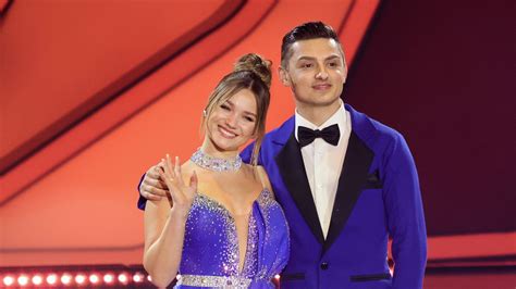 Nach fatalem Auftakt: "Let's Dance"-Jury lobt Julia Beautx