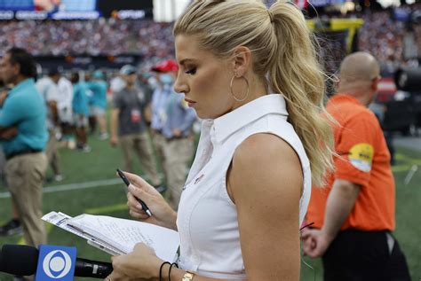 NFL Sideline Reporter Melanie Collins Grabs Attention With Week 4 Outfit - The Spun