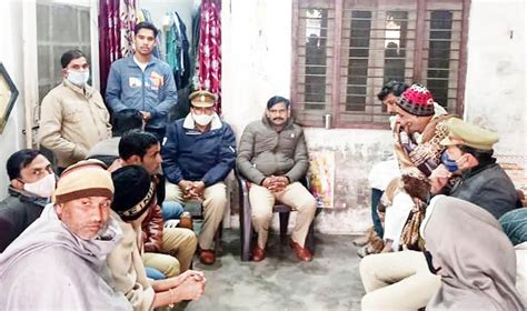 पोस्टमार्टम के बाद भैंसवाल गांव पहुंचा SI आरजू पंवार का शव, बुलंदशहर ...