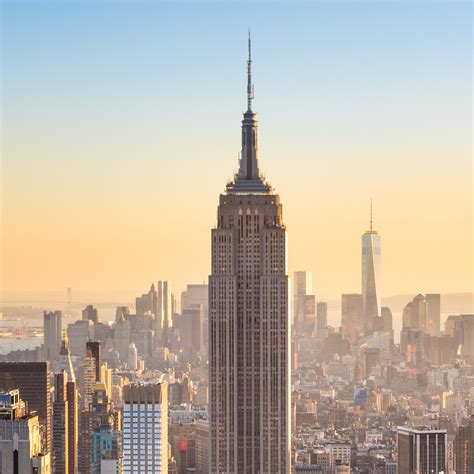 As grandes histórias por trás das iluminações do Empire State Building | The New York Pass®
