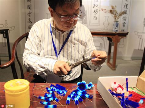 Artist keeps the art of creating Nanjing velvet flower alive ...