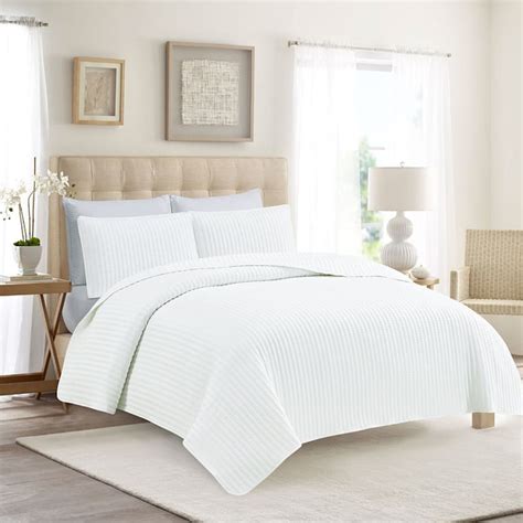 Honeybloom 3-Piece White Washed Microfiber Quilt Set, Full/Queen