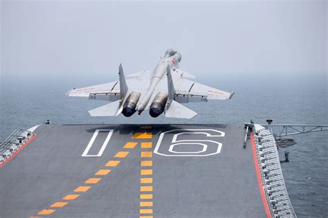 我们在战位报告丨海军某舰载航空兵部队备战打仗记事 - 中国军网