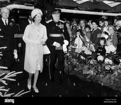 Royalty queen elizabeth ii kettering hi-res stock photography and ...