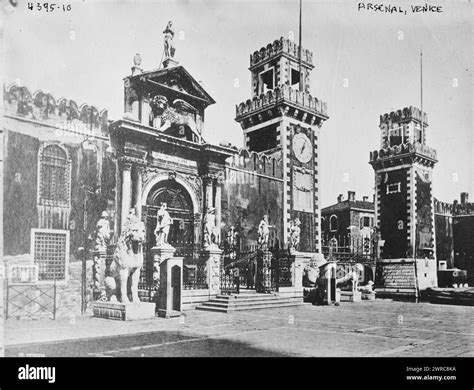 Buildings housing former shipyards hi-res stock photography and images ...