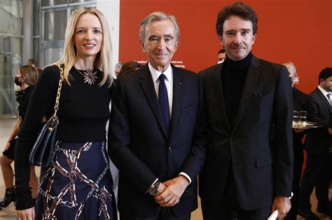 Bernard Arnault makes daughter Delphine Christian Dior CEO
