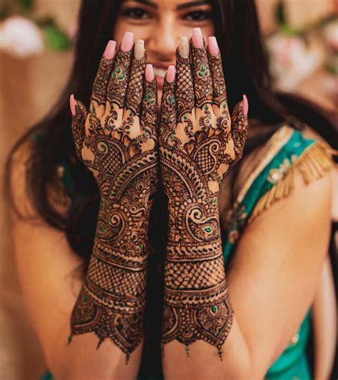 Minimalist & OTT Bridal Mehendi Designs For The Shaadi Season | Femina.in
