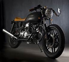 Moto Cafe Racer Granby by Moto Guzzi V35 Black Boot Return Of The Cafe Racers Moto Cafe Racer Granby