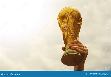 World Cup Trophy Pose 的图像结果