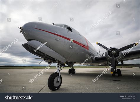 49 Douglas c 54 skymaster Images, Stock Photos & Vectors | Shutterstock
