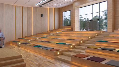 Lecturing Hall 的图像结果