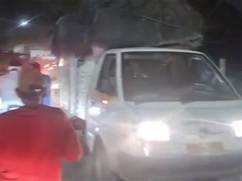 Tractor-trolley overturns near Indore: 3 die and over 25 injured ...