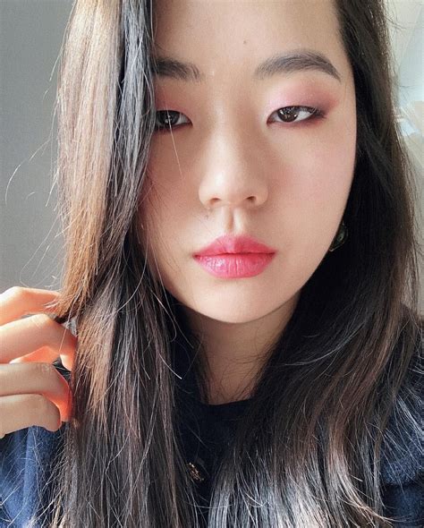 Best Makeup For 20 Year Olds at Darcy Trugernanner blog